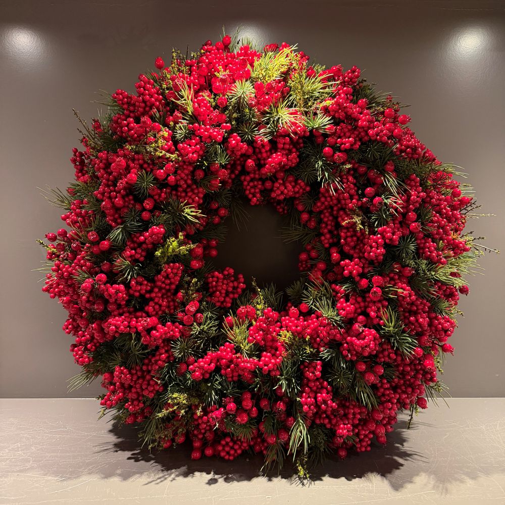Kerstkrans met bessen 70cm